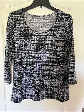 croft & barrow Black and Light Gray Patterned Scoop Neck Top